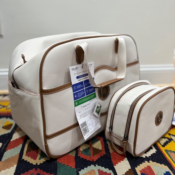 Delsey Chatelet Air 2.0 luxurious 4 piece white suitcase set - new/still in box - Picture 2 of 5